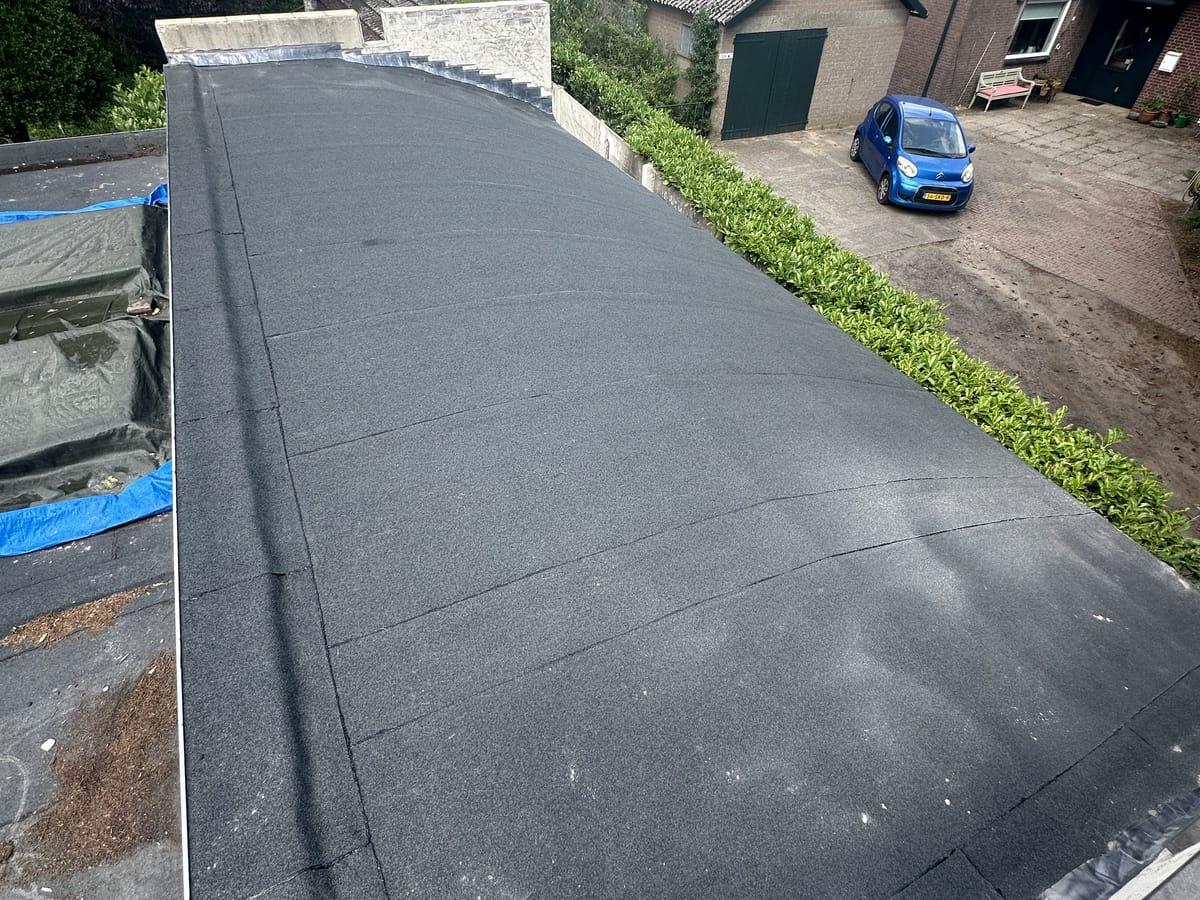 Platte Dakrenovatie in Dorst